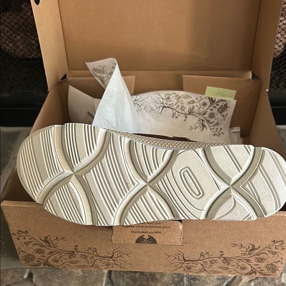 Manitobah Mukluks Women's Brown Winter Boots NWT - Picture 4 of 7